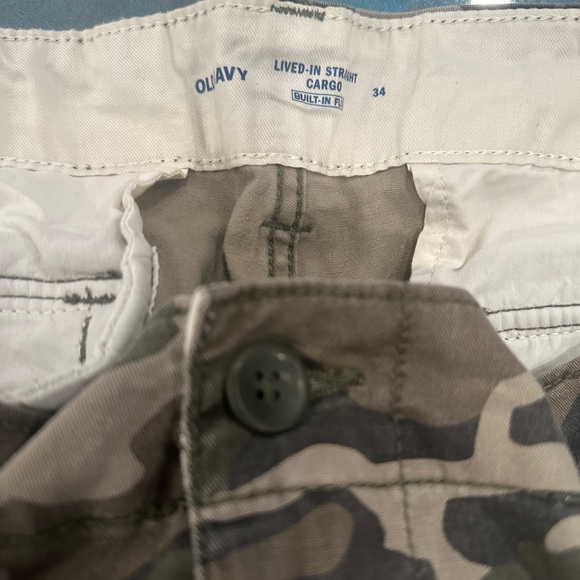 Old Navy Lived-In Straight Cargo Shorts - Picture 4 of 4